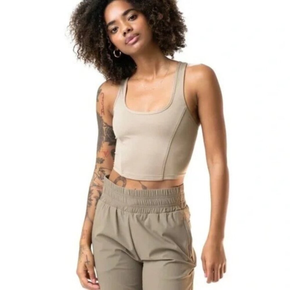 Vitality Balance Athletica | Roam Cropped Athletic Tank Top Ivory White